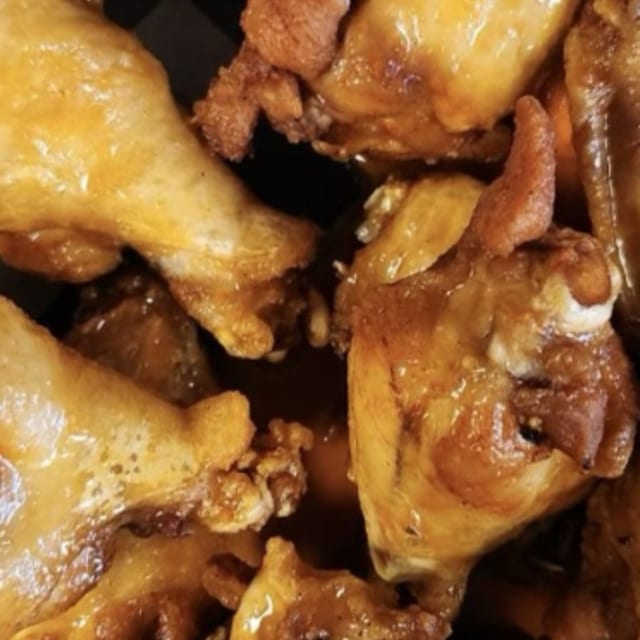 Bone-In Wings (8).
